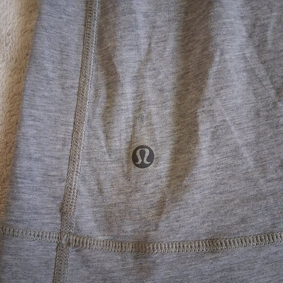 Lululemon Men's Size Medium Heathered Gray 5 Year Basic T-Shirt - Picture 6 of 9